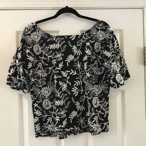 5/$25 - Anthropologie - Black and White Print Top - Size XS